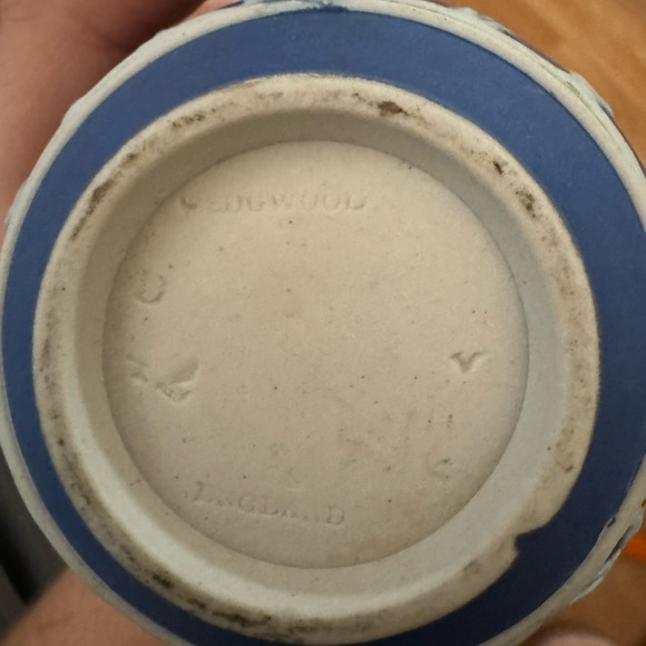Small Antique Wedgewood - Picture 2 of 5